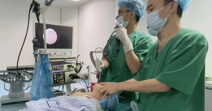 Bé trai 3 tuổi nguy kịch vì kim nha khoa rơi xuống khí quản khi làm răng