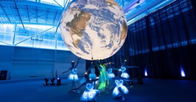 Giới trẻ Hà Nội phát sốt với “quả địa cầu khổng lồ” bên Hồ Tây