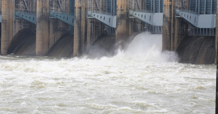 Các hồ thủy điện xả lũ đón bão Koto, TPHCM kích hoạt cảnh báo đến người dân