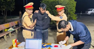 Đi xe máy cùng 1.400 viên ma túy không qua được mắt CSGT