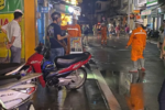 Thanh niên nghi bị điện giật tử vong khi đi qua đường ngập nước ở trung tâm TP.HCM