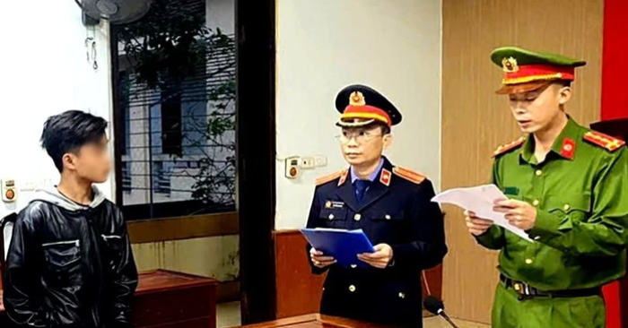 khởi tố nam sinh