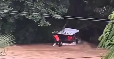 Nghi vấn lật ca nô cứu hộ giữa dòng lũ chảy xiết gây lo ngại an toàn