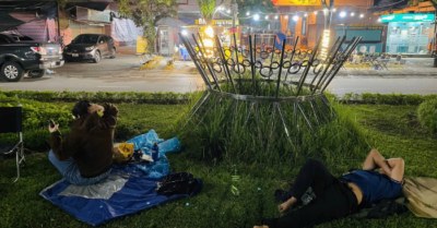 Hàng trăm người trắng đêm xếp hàng chờ nộp hồ sơ mua nhà ở xã hội tại Hà Nội