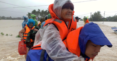 Lũ lịch sử ở Khánh Hòa, Đắk Lắk: 3.000 người được cứu, công an xuyên đêm hỗ trợ dân