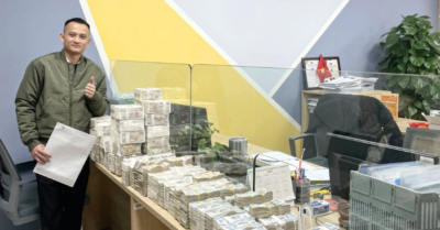 Người đàn ông bê thùng tiền lẻ đi mua ô tô, nhân viên đếm 3 giờ mới xong