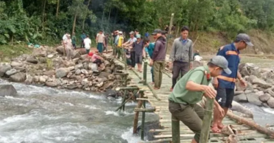 Quảng Ngãi dựng cầu tre, mở đường lồ ô vượt lũ dữ