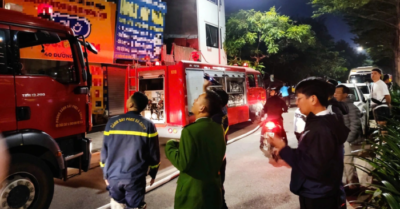 Cháy nhà Hà Nội: Cảnh sát giải cứu 5 người trong căn nhà bốc lửa ở đường Bưởi