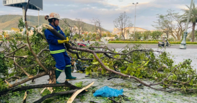 Kalmaegi càn quét miền Trung: 8 người chết, hàng nghìn nhà sập, miền Trung “chao đảo”