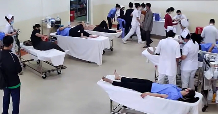 Ngộ độc: 79 công nhân và học sinh ở TP.HCM nhập viện, có 2 ca sốc phản vệ