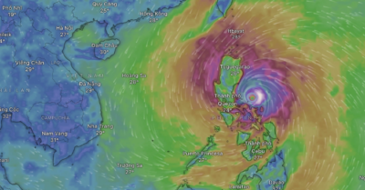 Siêu bão Phượng Hoàng tiến vào Biển Đông, dự báo suy yếu dần sau khi đổi hướng