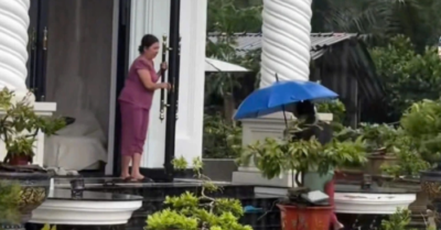 Sóng biển dữ dội giật sập cổng, ập vào nhà dân ở Quảng Ngãi do bão số 13