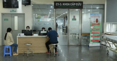 Số bệnh nhân nhập viện sau khi ăn bánh mì ở phường Hạnh Thông tăng vọt