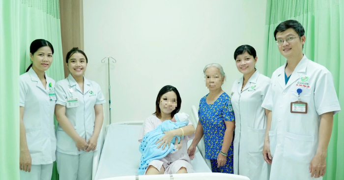 Chạy đua từng phút cứu thai phụ vỡ tử cung, em bé trượt ra khỏi buồng tử cung