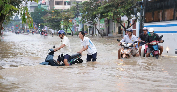Triều cường Cần Thơ đạt kỷ lục mới, nhiều tuyến đường bất ngờ ngập sâu