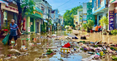 Trời nắng sau bão, nhiều nơi ở Đông Đắk Lắk vẫn ngập sâu trong lũ