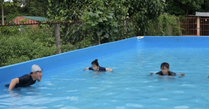 Hai học sinh tử vong ở hồ bơi