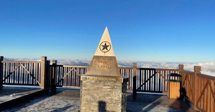 Fansipan băng giá, du khách háo hức săn tuyết