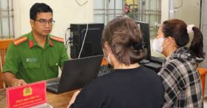 Bé Gái 14 Tuổi Bị Dụ Việc Nhẹ Lương Cao