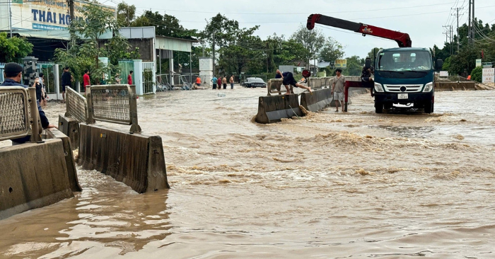 Lũ Dâng Nhanh Ở Lâm Đồng