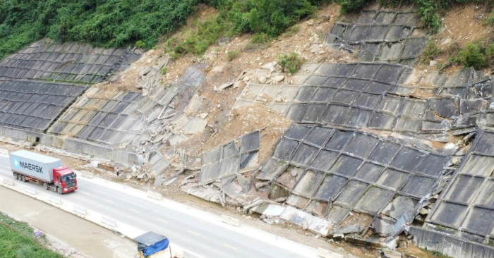 Ứng phó sạt lở trên cao tốc miền Trung