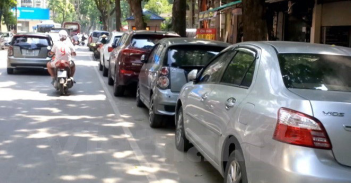 Hà Nội phớt lờ biển cấm đỗ xe