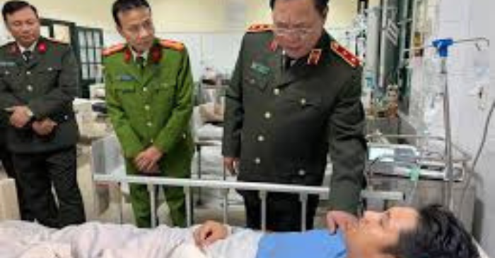 Nam tài xế vi phạm nồng độ cồn tông thẳng CSGT