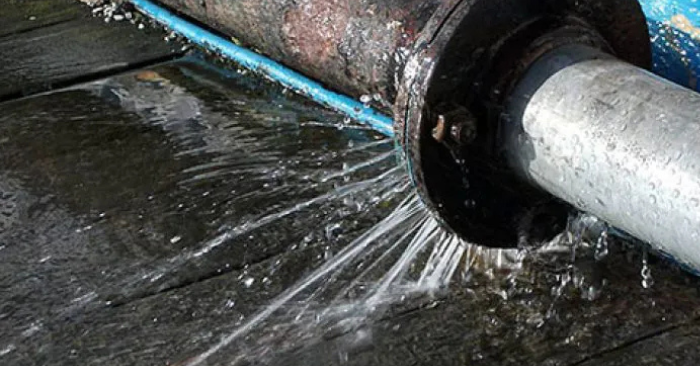 Sự cố rò rỉ nước tại Louvre