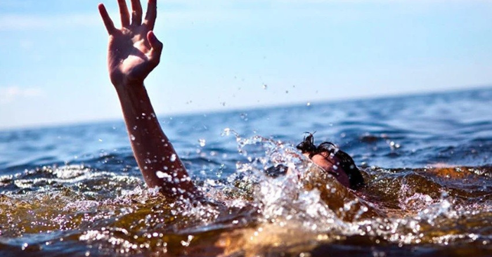 Hai học sinh tử vong ở hồ bơi