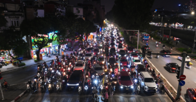 Camera AI phát huy tác dụng: Người Hà Nội dừng đèn đỏ ngay ngắn, trật tự rõ rệt