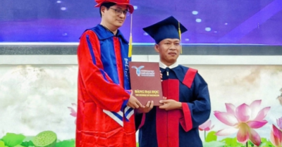 Chàng trai 10 năm làm phụ hồ, thành cử nhân Luật ở tuổi 36