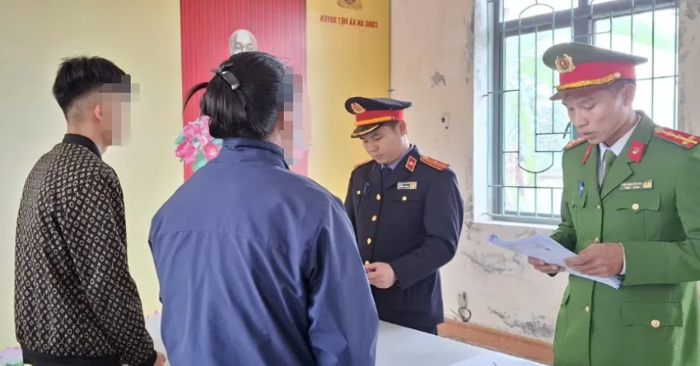 Bực tức vì thua game, thiếu niên Hà Tĩnh ném đá làm vỡ kính ô tô trên cao tốc