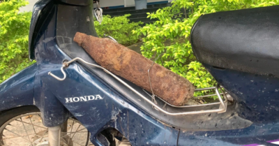 Người đàn ông chở vật nghi là đạn pháo đến công an