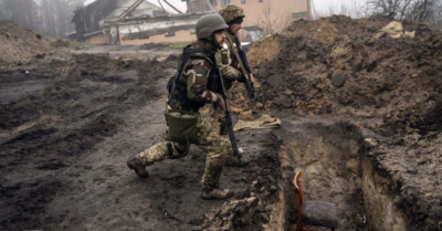 Lựu đạn trở thành vũ khí sống còn trong cận chiến chiến hào tại Ukraine