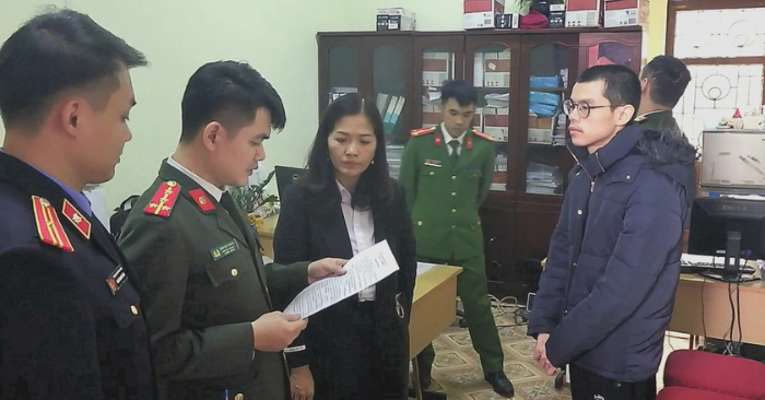 Nhân viên ngân hàng lừa khách vay từ hồ sơ tín dụng