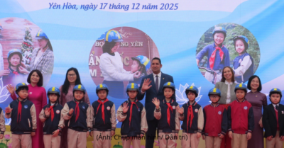 Thụy Điển tặng 400 mũ bảo hiểm cho học sinh Hà Nội, thúc đẩy an toàn giao thông