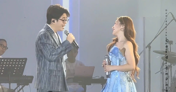 “Ca sĩ Hương Tràm”.