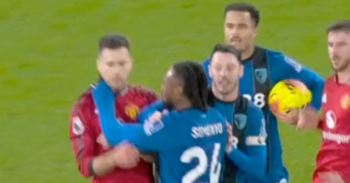 Hành động gây phẫn nộ ở trận hòa của MU