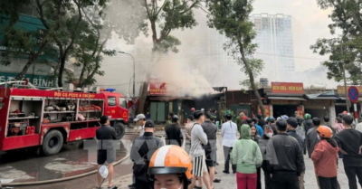 Hà Nội: Cháy chợ Xanh lúc rạng sáng, cột khói cao hàng chục mét sát khu dân cư