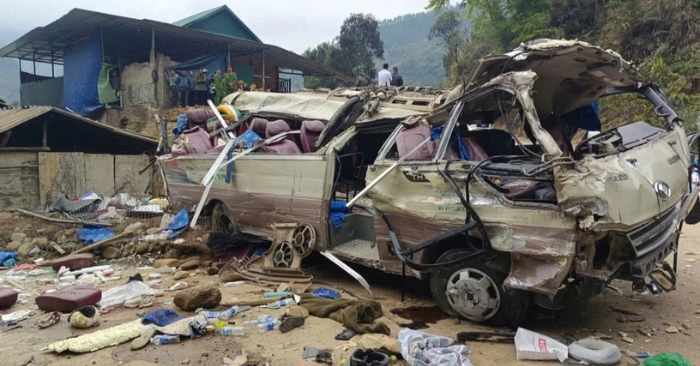 Lật xe chở đoàn thiện nguyện: 9 người tử vong, 9 người bị thương ở Lào Cai