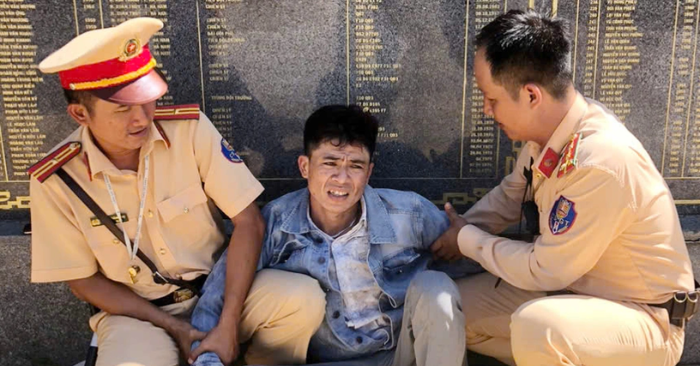 Tàng trữ ma túy: CSGT khống chế người vi phạm giao thông tại Tây Ninh