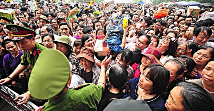 Công an cảnh báo nguy cơ trong đám đông và hướng dẫn kỹ năng tự bảo vệ dịp lễ hội