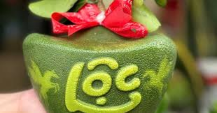 “Dừa ‘tài lộc’ xuất hiện giữa tháng 10 âm lịch: Siêu thị tung hàng sớm, thị trường Tết sắp có biến?”