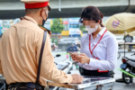 Đề xuất bỏ yêu cầu mang giấy tờ xe khi lưu thông: Người dân chỉ cần sử dụng giấy tờ điện tử
