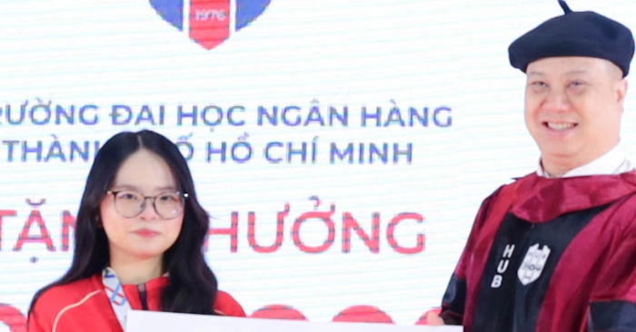 Nữ sinh Đại học Ngân hàng TPHCM lập kỳ tích Liên Quân Mobile, nhận thưởng nóng 132 triệu đồng