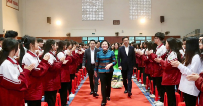 Phó Thủ tướng Phạm Thị Thanh Trà khánh thành phòng STEM Trường THPT Nguyễn Huệ