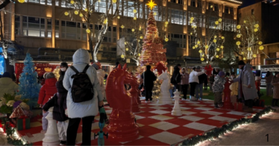 <strong>Bắc Kinh đêm Giáng sinh 2025: Không lễ chính thức, vẫn rộn ràng sắc màu</strong>