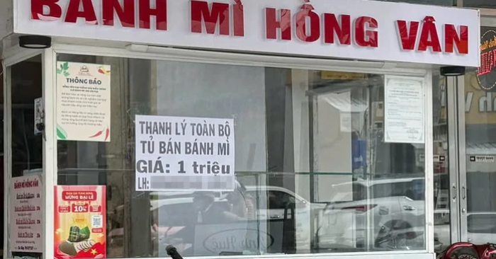 Sau vụ 129 người nghi ngộ độc thực phẩm tại Quảng Ngãi, chủ chuỗi bánh mì Hồng Vân xác nhận rao bán thanh lý toàn bộ tủ quầy, trong khi các cơ sở bị đình chỉ để phục vụ điều tra vi phạm an toàn thực phẩm