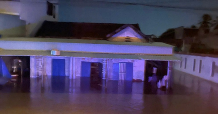 Mưa lớn kéo dài khiến nhiều khu vực phía Đông Lâm Đồng chìm trong lũ, hàng nghìn hộ dân phải thức trắng đêm di dời tài sản và tìm nơi trú ẩn an toàn