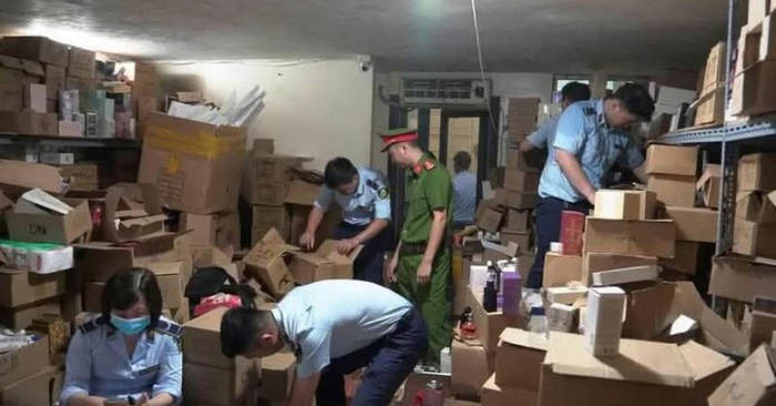 lực lượng Quản lý thị trường QLTT Hà Nội đã phát hiện, xử lý vụ việc sản xuất, kinh doanh số lượng lớn nước giặt xâm phạm quyền sở hữu trí tuệ, với tổng số hơn 18.000 túi đã được đưa ra thị trườn